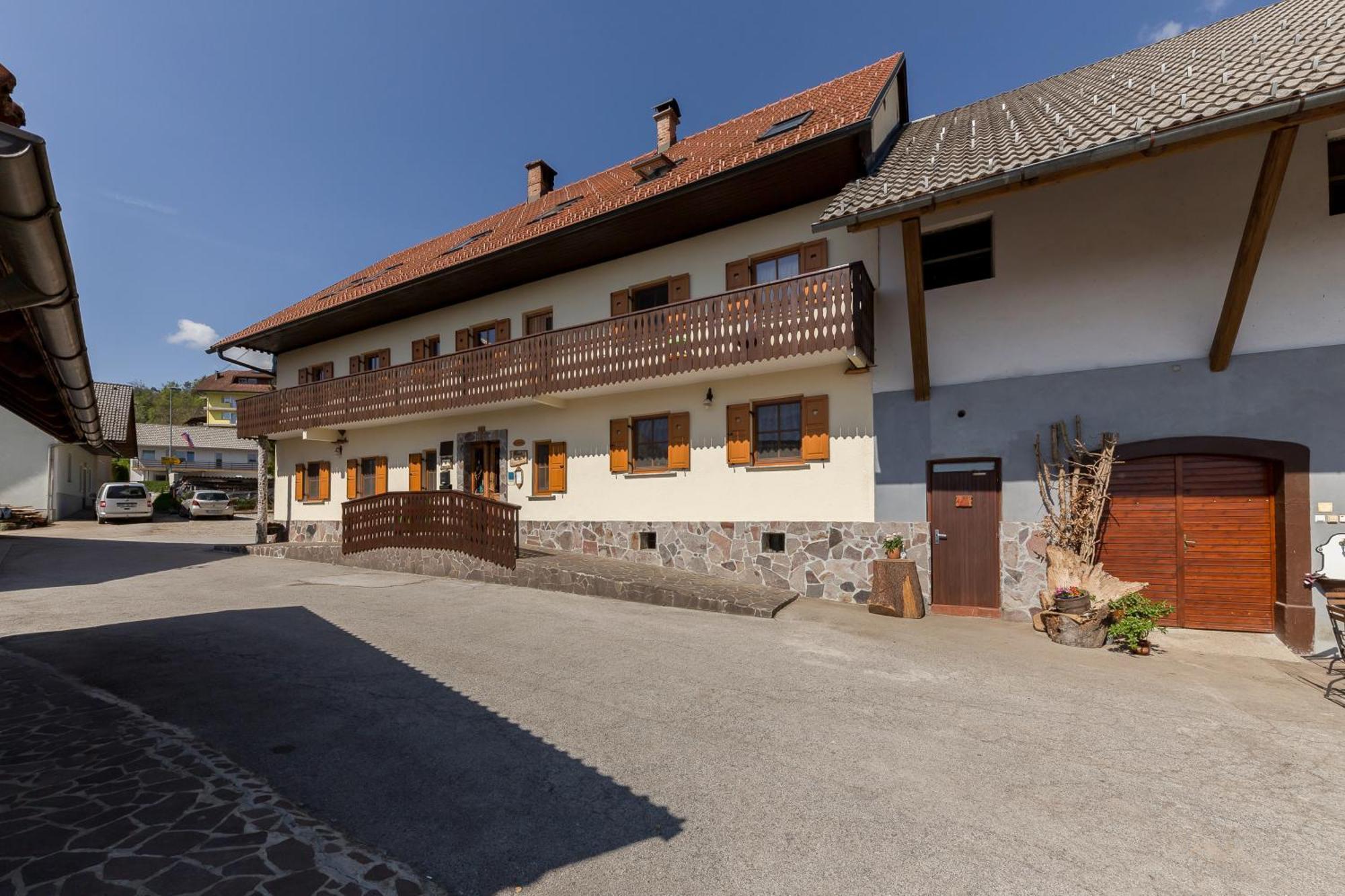 Appartement Pr' Koncovc à Kranj Extérieur photo